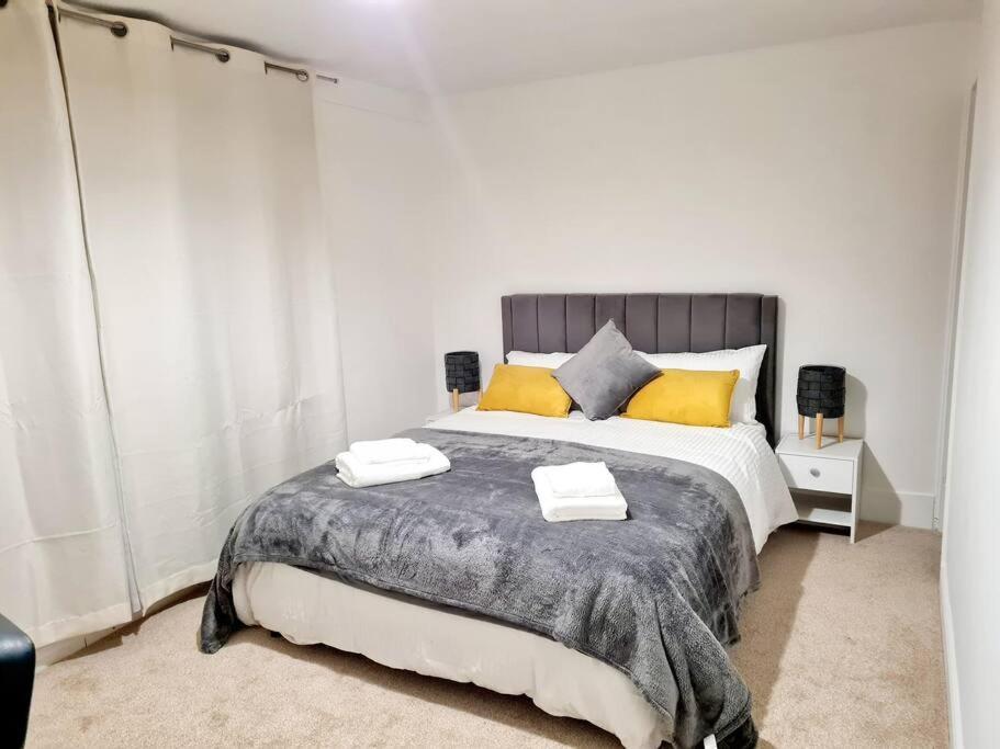 Cosy Luxurious 3 Bedroom House, Free Parking, Free Wifi, Private Garden, Free Netflix Havering Exteriér fotografie