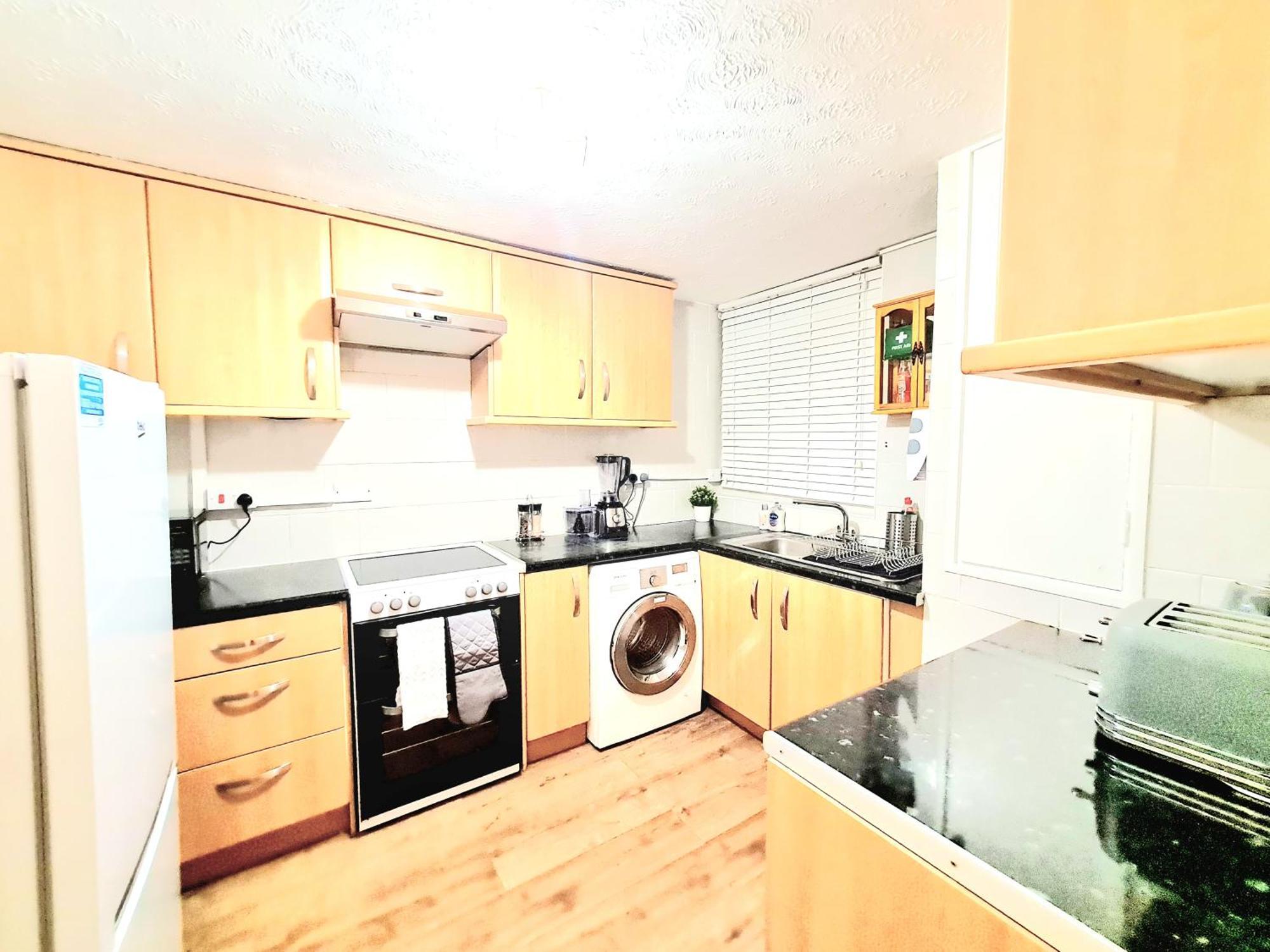 Cosy Luxurious 3 Bedroom House, Free Parking, Free Wifi, Private Garden, Free Netflix Havering Exteriér fotografie