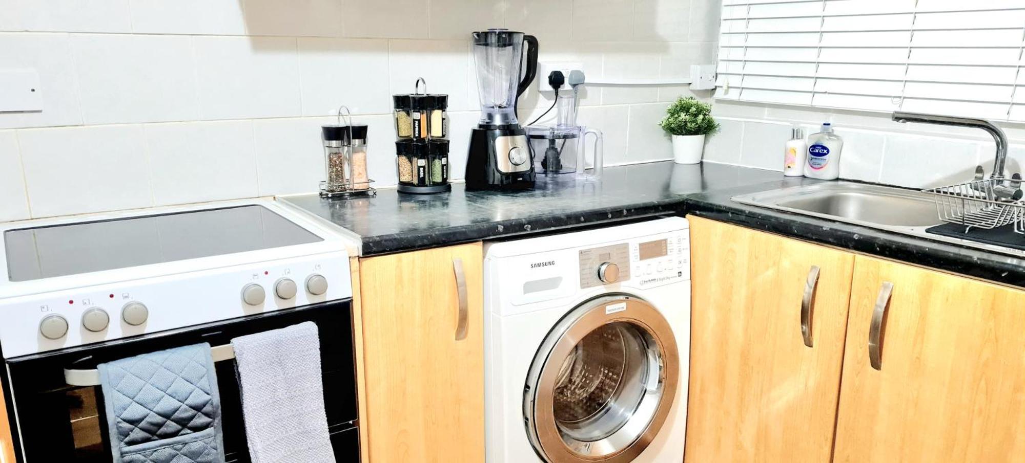 Cosy Luxurious 3 Bedroom House, Free Parking, Free Wifi, Private Garden, Free Netflix Havering Exteriér fotografie
